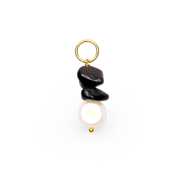 My Sweet Poison - A daring blend of onyx and freshwater pearl earrings.