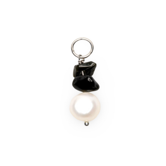 My Sweet Poison - A daring blend of onyx and freshwater pearl earrings.