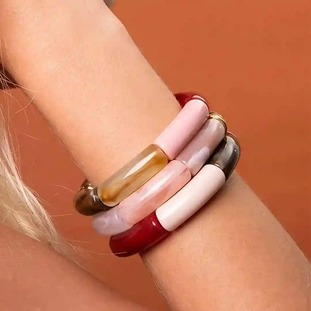 Vibrant jewellery design with colours that play together in perfect rhythm, with intricate details.