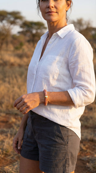 Warm neutral hues make this ladies' resin bracelet a versatile finishing touch, beautifully styled with crisp linen for an effortlessly refined look.